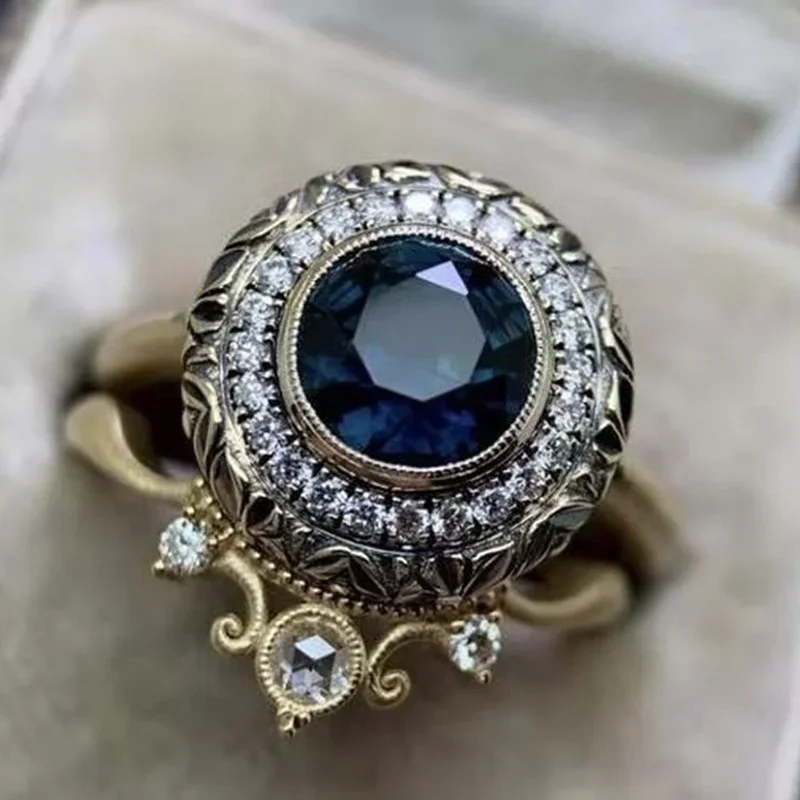 Creative Flower Shape Zircon Ring for Women 2025 Trend Couple's Jewelry Cute Wedding Accessory Female Bijouterie