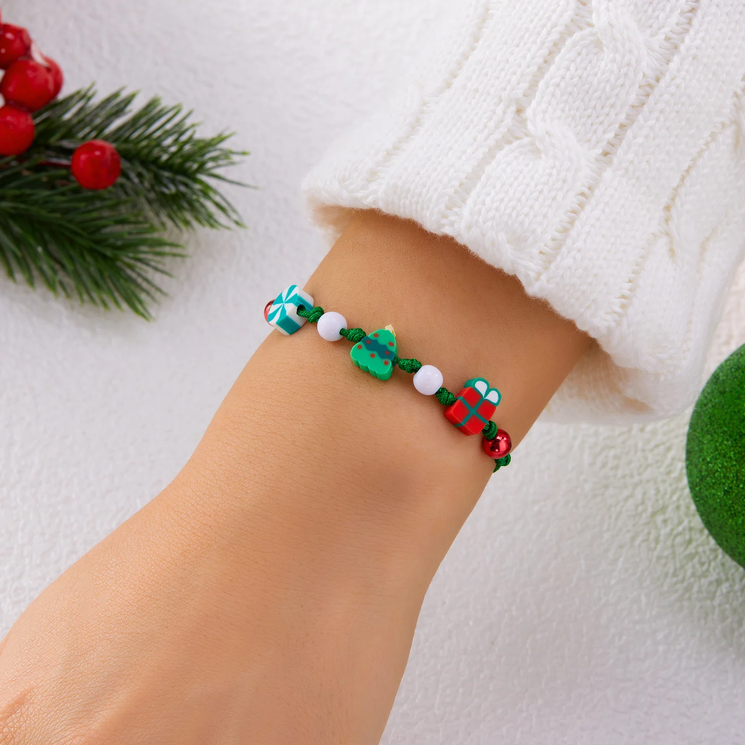 Creative Snowflake Reindeer Bracelet for Women Delicate Gingerbread Man Bead Braided Rope Bracelet Party Jewelry Accessories