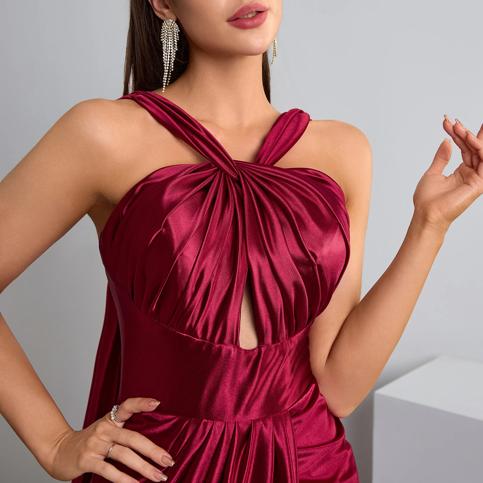 Elegant Halter Pleated Evening Dress High Slit Satin Gown shawl Satin Party Dress