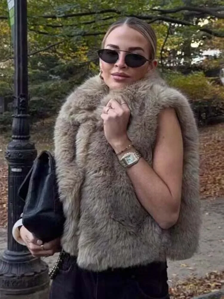 

2025 Women Autumn Winter Fashion Short Jacket Casual Waistcoat Tops Fur Vest Coat Female Chic Sleeveless