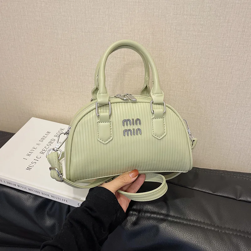 حقيبة كروس ذات غلاف بحري مخطط 2025 حزام كتف قابل للتعديل ومقبض علوي حقيبة شاطئ بوهو للنساء محفظة يومية غير رسمية