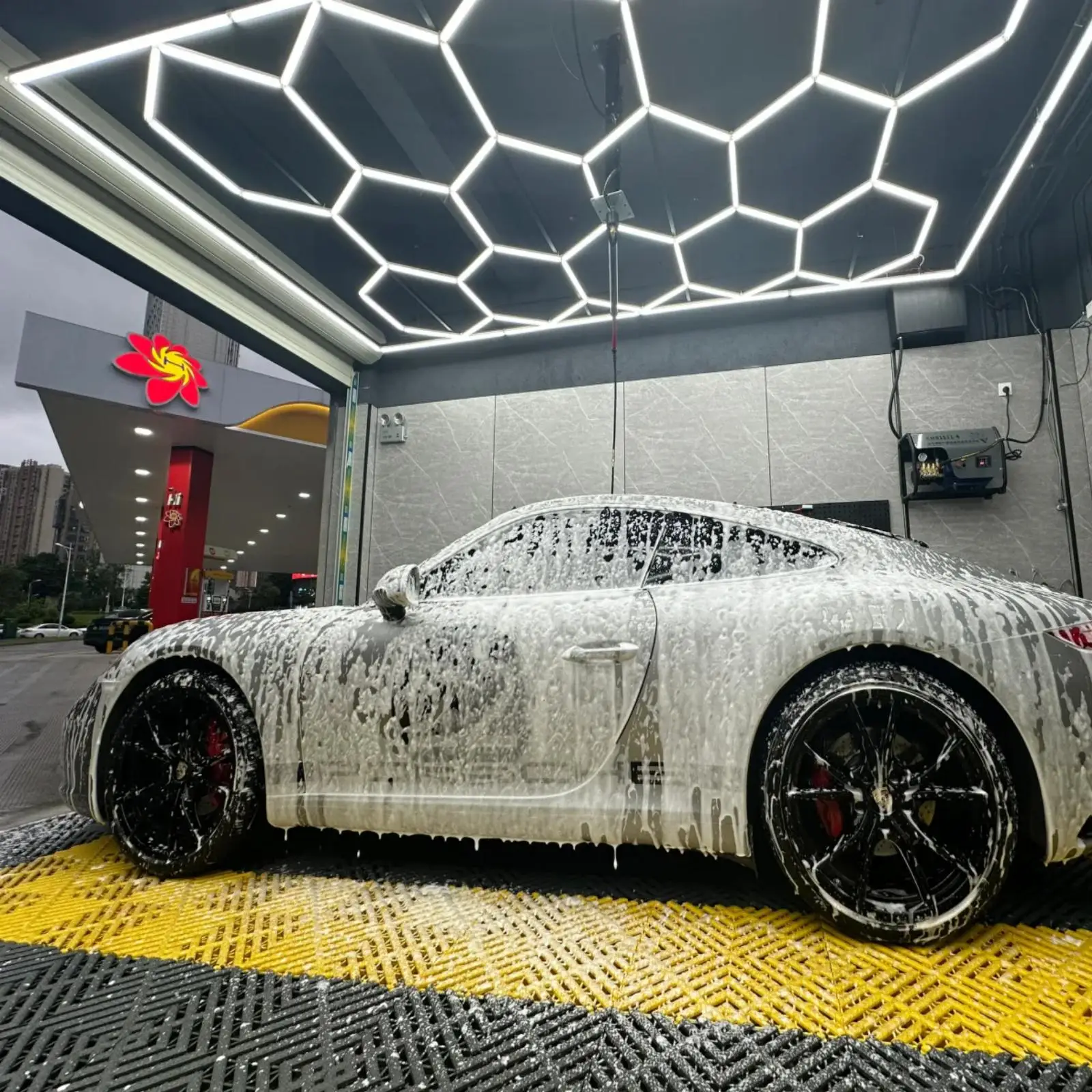 Professionele Auto Detailing Workshop Auto Detaillering Dimbaar RGB Zeshoekig Honingraatpatroon Garage Waterdicht