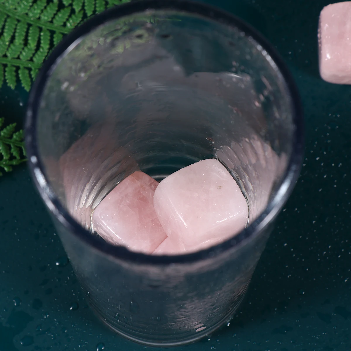 

4pcs Reusable Natural Beverage Chilling Cubes Home Bar Pink Crystal Ice Stones For Whiskey Bourbon Tequila