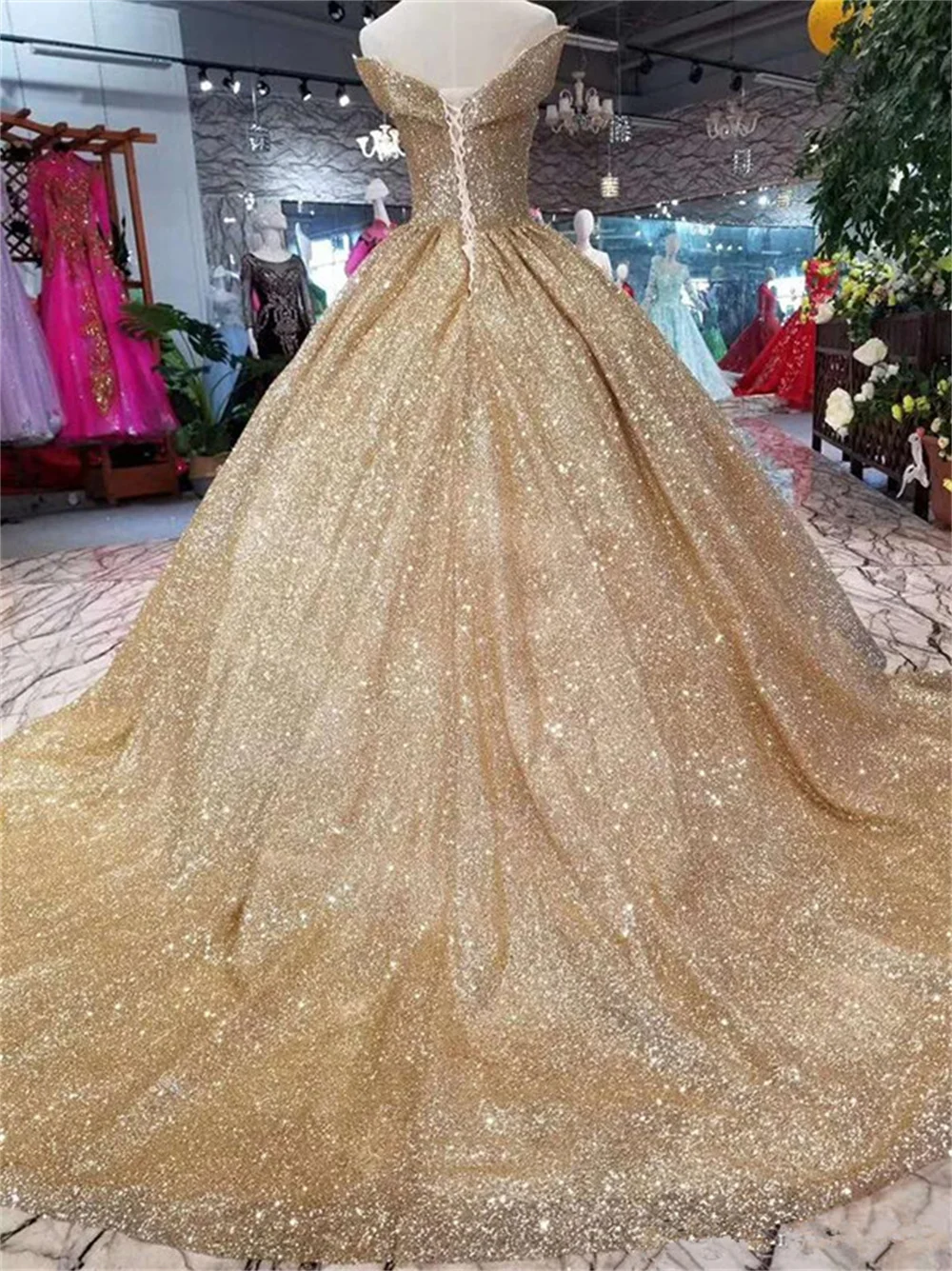 2022 New Long Bling Gold Prom Dress Elegant Sequins Ball Gown Off Shoulder Court Train Formal Evening Wear Party Robe De Soiree