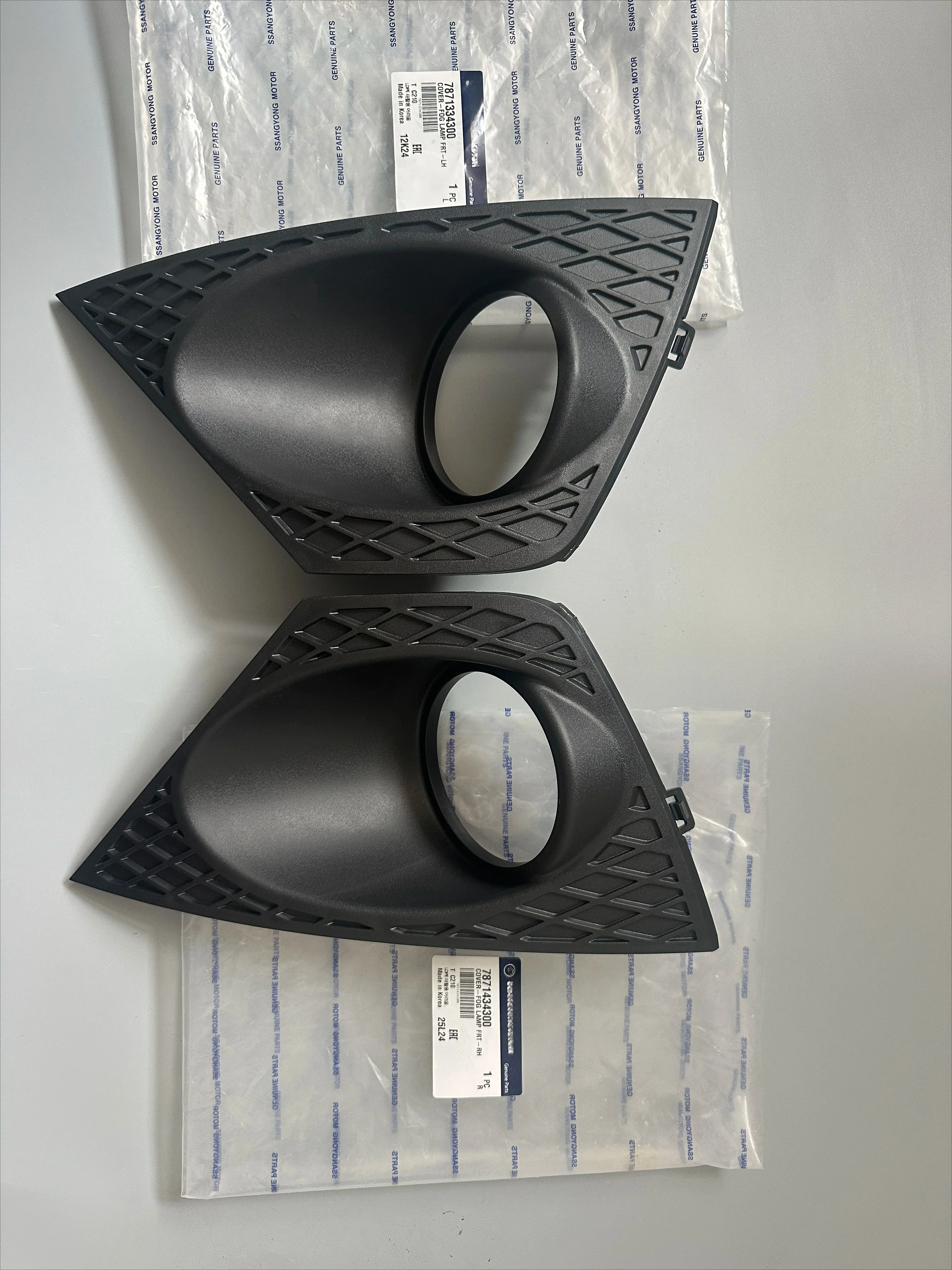 Original Front Fog Lamp Cover LH 7871334300 RH 7871434300 For Ssangyong Korando 2013-