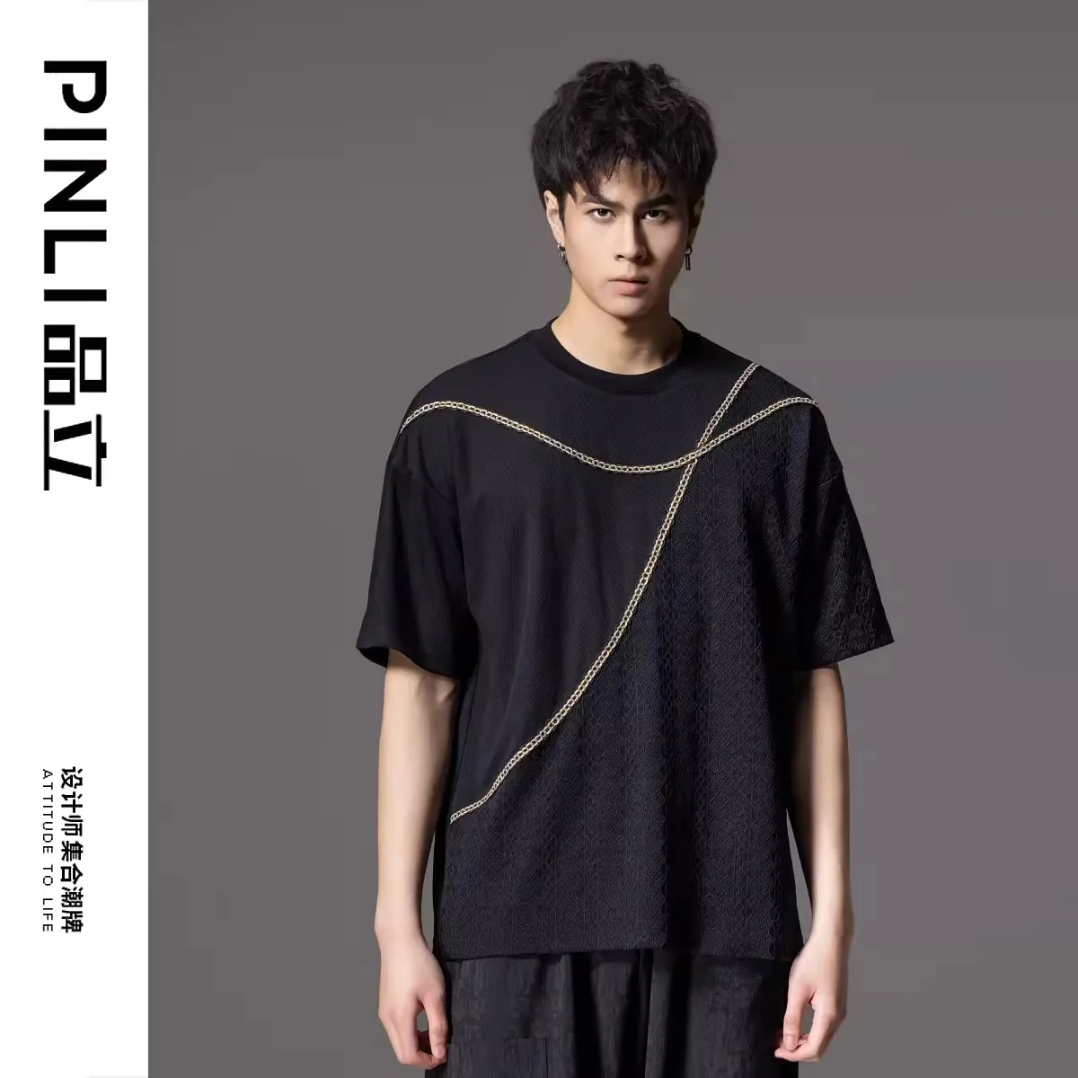 Male Fashion 2024 Summer New Design Short sleeved Spliced Chain Ribbon T-shirt for Men's Patchwork Loose Black Top B242111042