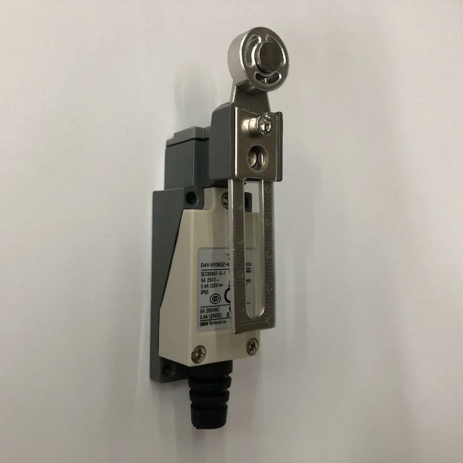 D4V-8108SZ-N BY OMR D4V 0047G  travel switch