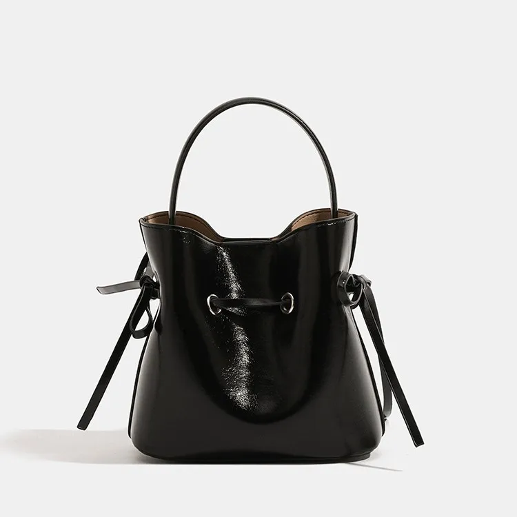 

Stylish Minimalist Designer Diaper Bag for Women Vintage Leather Large Capacity Tote Luxury Elegant Classic Fashionable Commuter