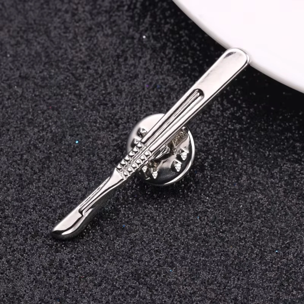 Scalpel Brooch for Surgeon Doctors Student Metal Anatomy Surgical Tools Pin Buckle Medical Anniversary Graduation Jewelry Gift