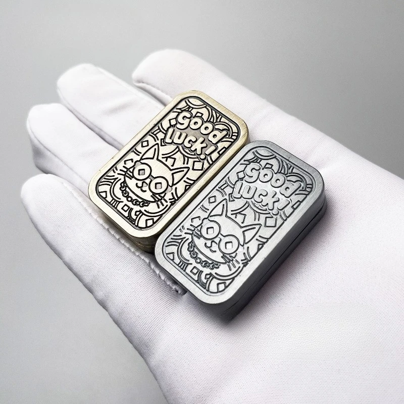 

Fidget CubeEDC Lucky Cat Металлическая гравировка Механическая трехслойная карта с прямым нажатием на кончиках пальцев