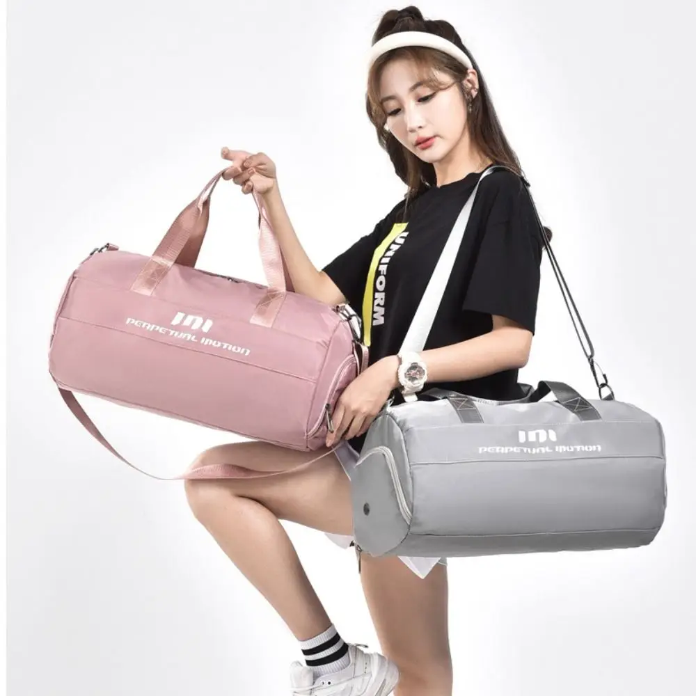 

Сумка для спортзала с разделением на сухую и влажную зоны, большая вместимость, отделение для влажных вещей, сумка для йоги, отделение для обуви, легкая спортивная сумка-даффл для занятий йогой