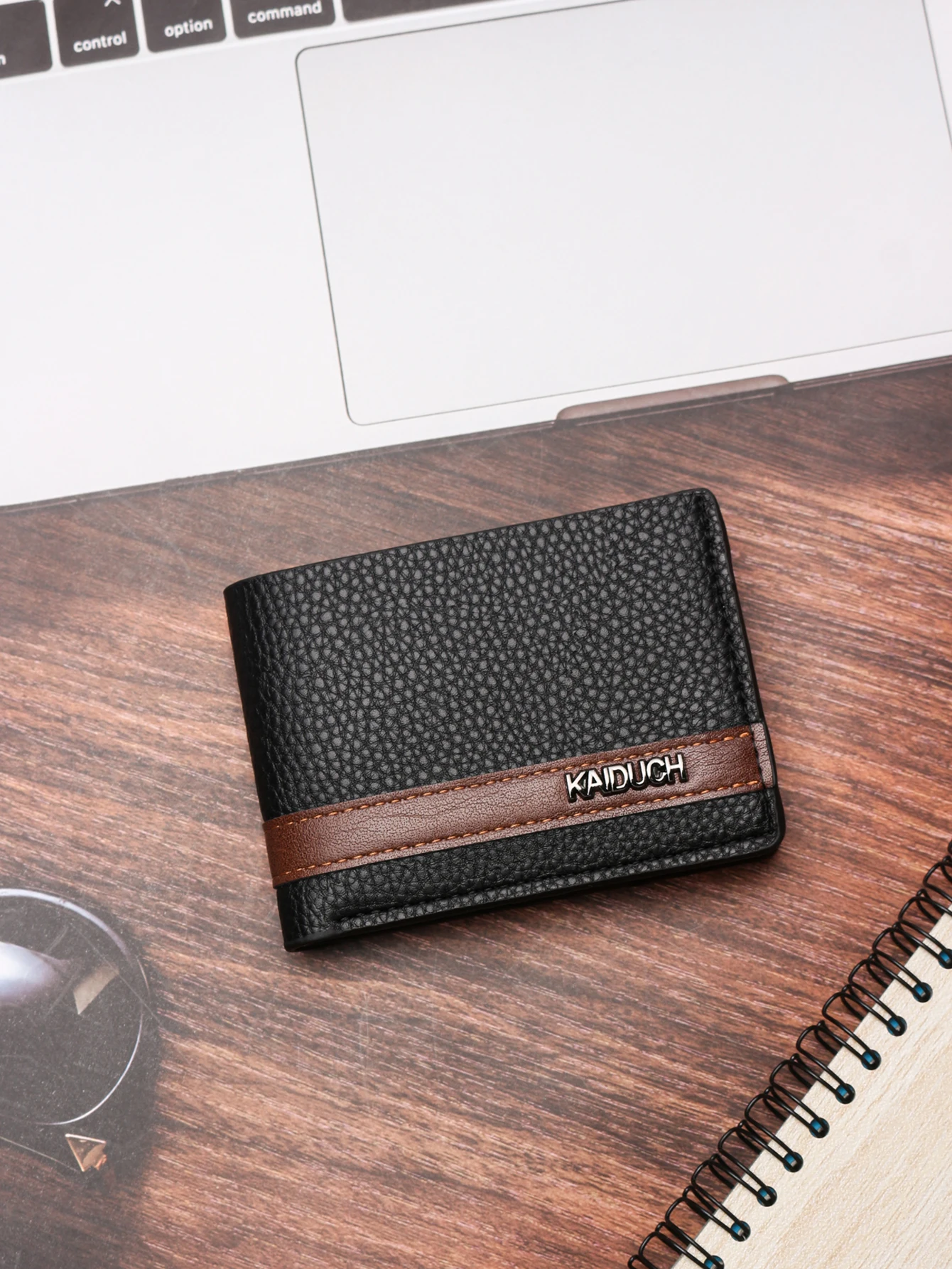 ​ ​ Kaiduch Herren-Geldbörse aus schmalem PU-Leder – Business-Bifold mit Ausweisfenster und mehreren Kartenfächern (10,5 x 7,5 x 1 cm) ​ ​