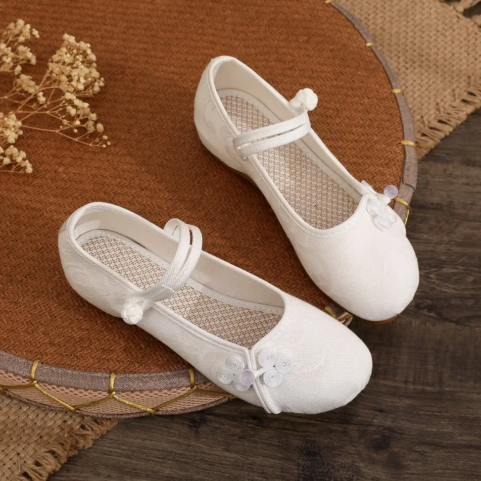 Zapatos de traje Han para mujer, primavera y verano, zapatos de tela antiguos de Beijing, tacón inclinado, tacón bajo bordado, zapatos étnicos de artista de té