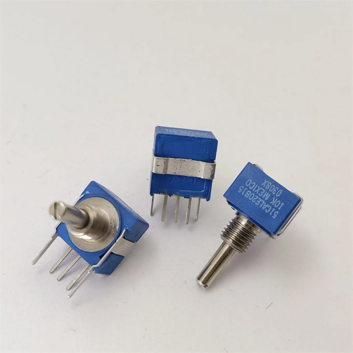 Original new 100% 51CALE20B15 10K sealed single potentiometer with bracket handle 15MM*3.2MM (SWITCH)