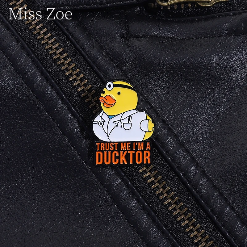 Trust Me I'M A Ducktor Enamel Pins Cartoon Duck Veterinarian Animal Brooch Lapel Badge Jewelry Gift For Medical Students