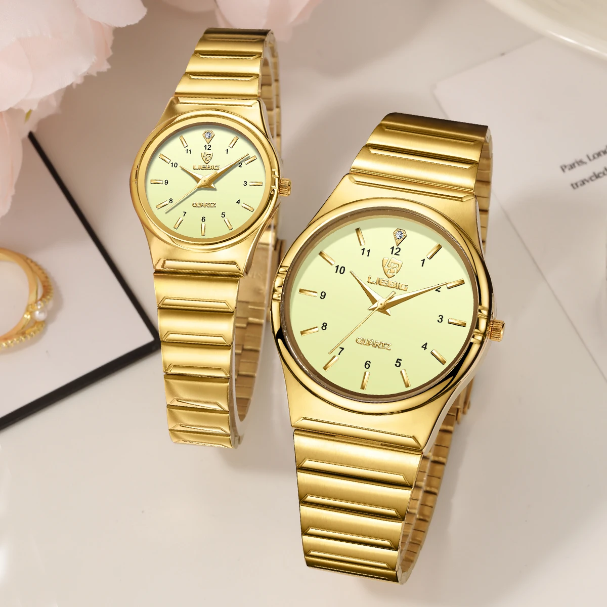 高級シンプルなカップルの腕時計クォーツムーブメント愛好家腕時計時計フルスチールストリップ腕時計女性カジュアル防水