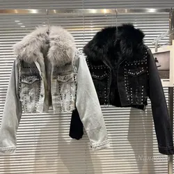 Chaqueta vaquera de piel auténtica para mujer, abrigo corto con remaches, cuello de piel de zorro Natural, forro de piel de conejo, cálido, estilo callejero, Otoño, 2023