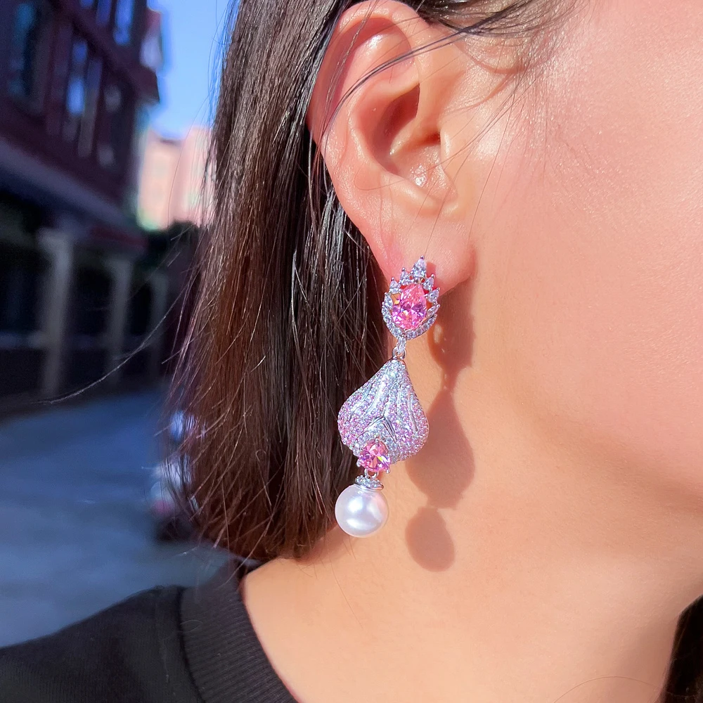 CWWZircons Luxury Chunky Pink Cubic Zirconia Pave Long Dangle Drop Pearl Huggie Earrings for Women Festival Party Jewelry CZ976
