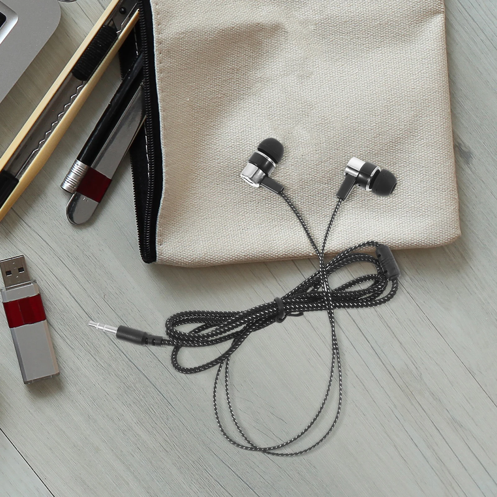 

In ear Headphones High Strength Shell Cloth Line Noise Cancelling Heavy Bass Earphone 35MM Plug Compatibility Free Calls
