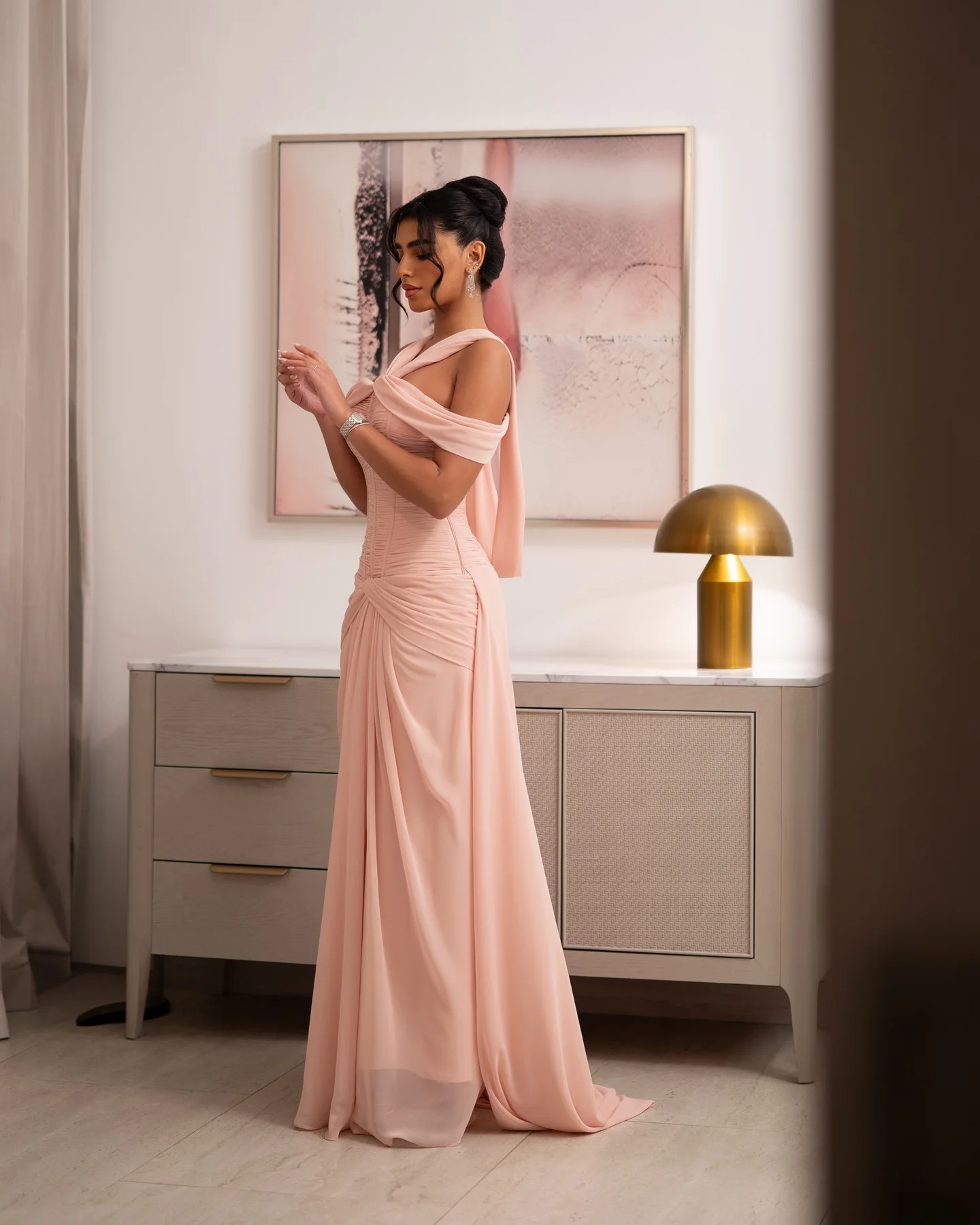 맞춤형 복숭아 핑크 인어 이브닝 드레스 2026 오프숄더 캡 슬리브 생일 드레스 주름진 인어 쉬폰 가운