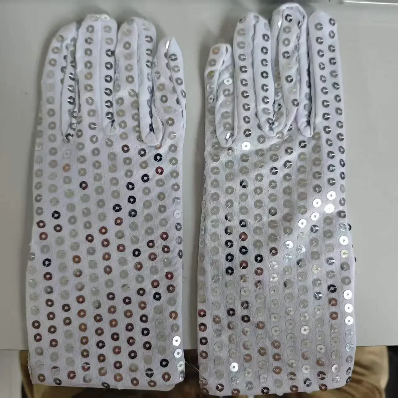 Michael Jackson Silberne Disco-Pailletten-Handschuhe, Extravagante Bühnen-Accessoires für Erwachsene, Nacht-Tanz-Modeaccessoires für Sommerauftritte – Detail 4