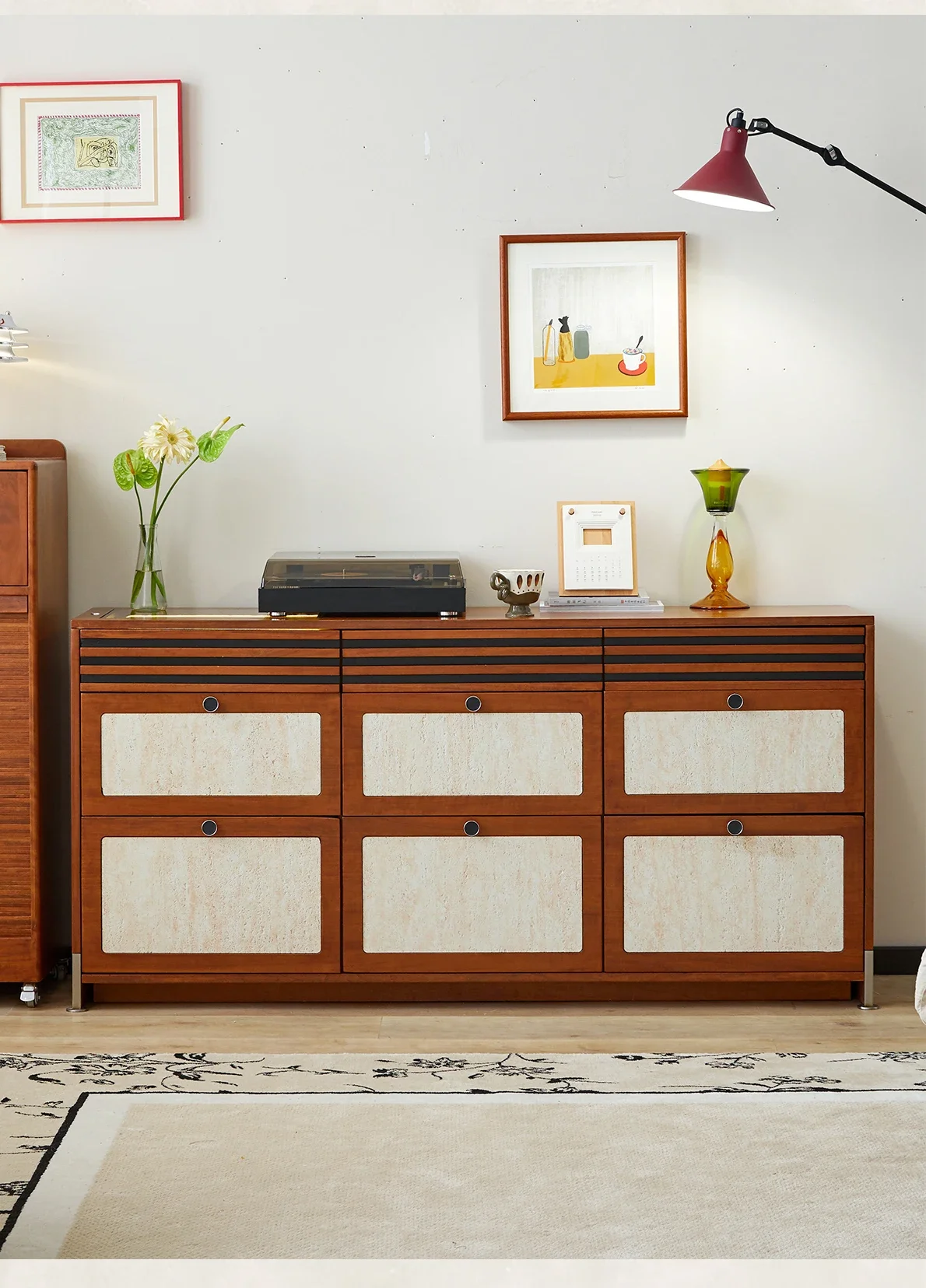 

Обеденный боковой шкаф в скандинавском стиле с девятью ведрами, встроенный у стены. Шкаф-ведро из массива дерева. Хранение хранения. Прикроватный шкаф.