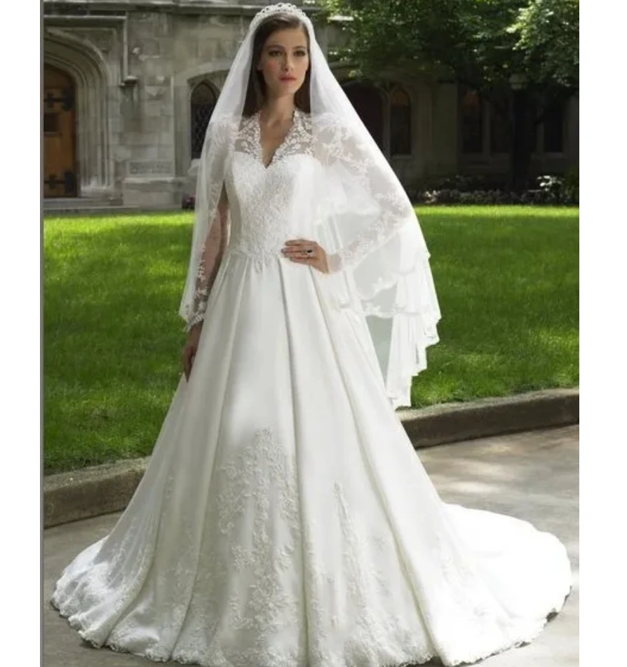 Elegante vestido de noiva italiano branco, decote em v, gola alta, aplique de renda, manga comprida, botão cetim, Arábia Saudita, baile, dama