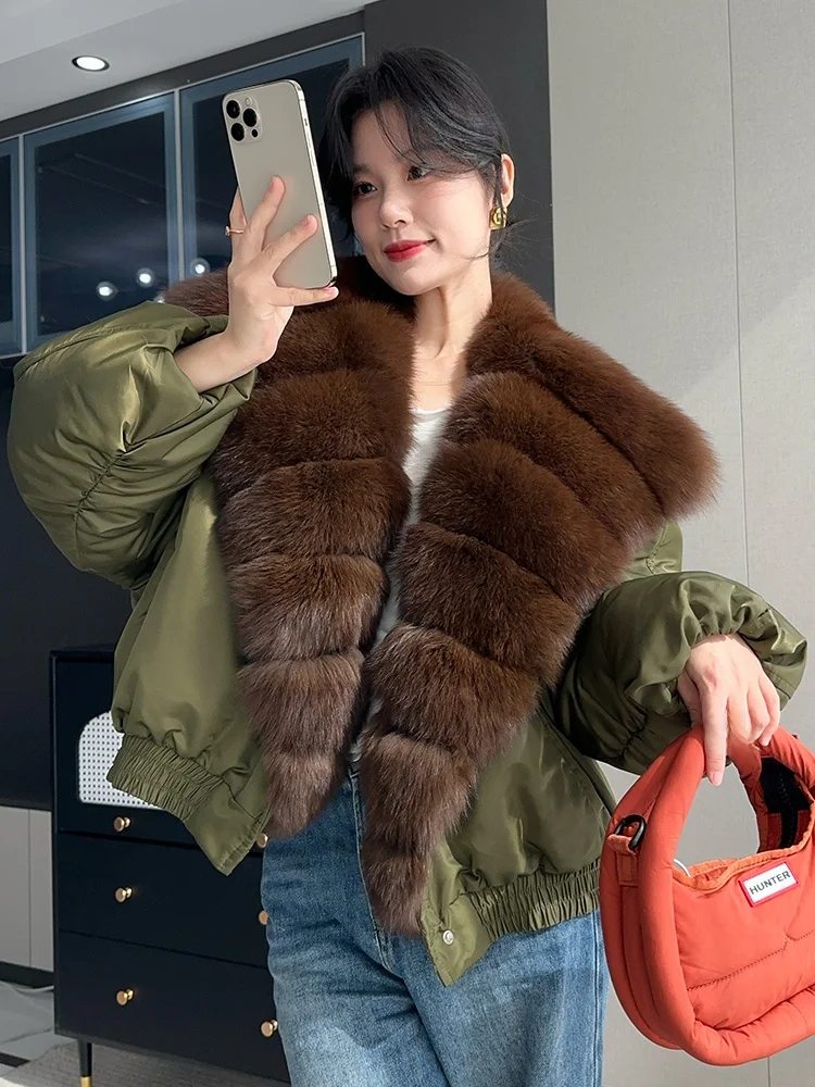 

Женская зимняя парка из гусиного пуха с меховым воротником, свободного кроя, прямого силуэта, с длинными рукавами, утепленная, белая, с мехом