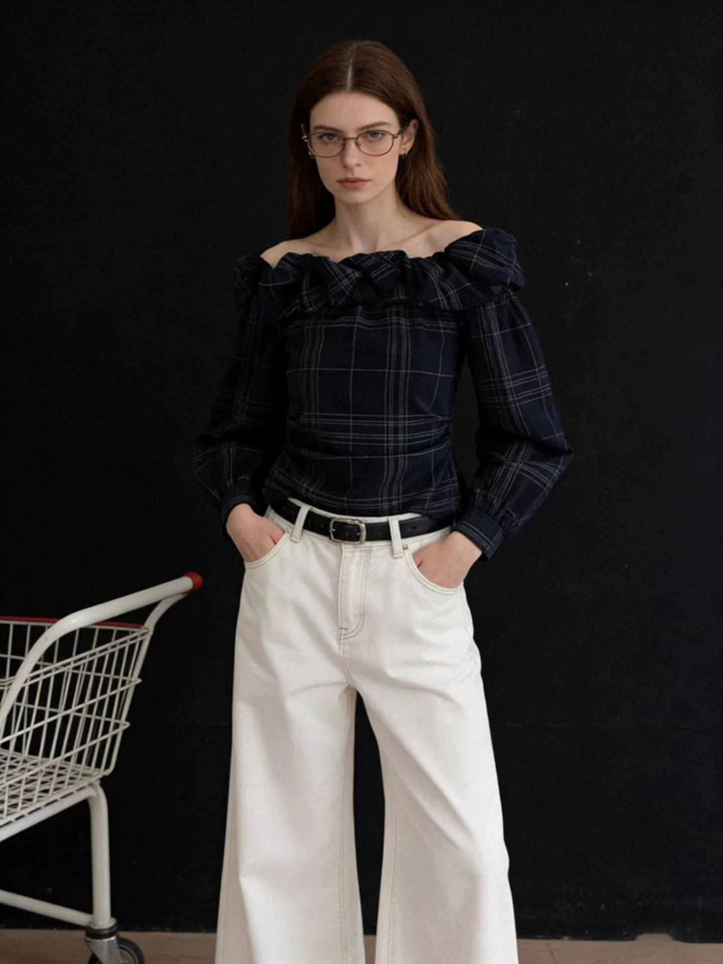 

HUAAPPUW Ретро-рубашка синяя в клетку с цветочным узором на одно плечо, женская, приталенная, весна 2026, новая модель, дышащая, из смесового полиэстера и хлопка