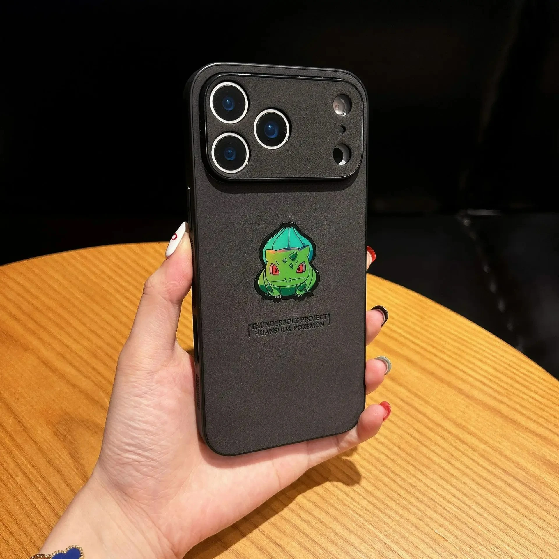 Anime Cartoon Bulbasaur Leder Textur Laser Handyhülle für iPhone 17 Air 16 15 14 13 12 Pro Max stoßfeste Schutzhülle