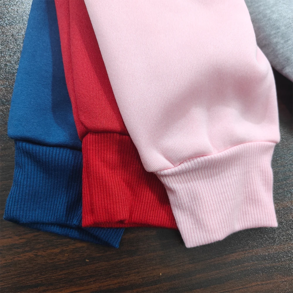 Sweatshirt dengan tulisan 