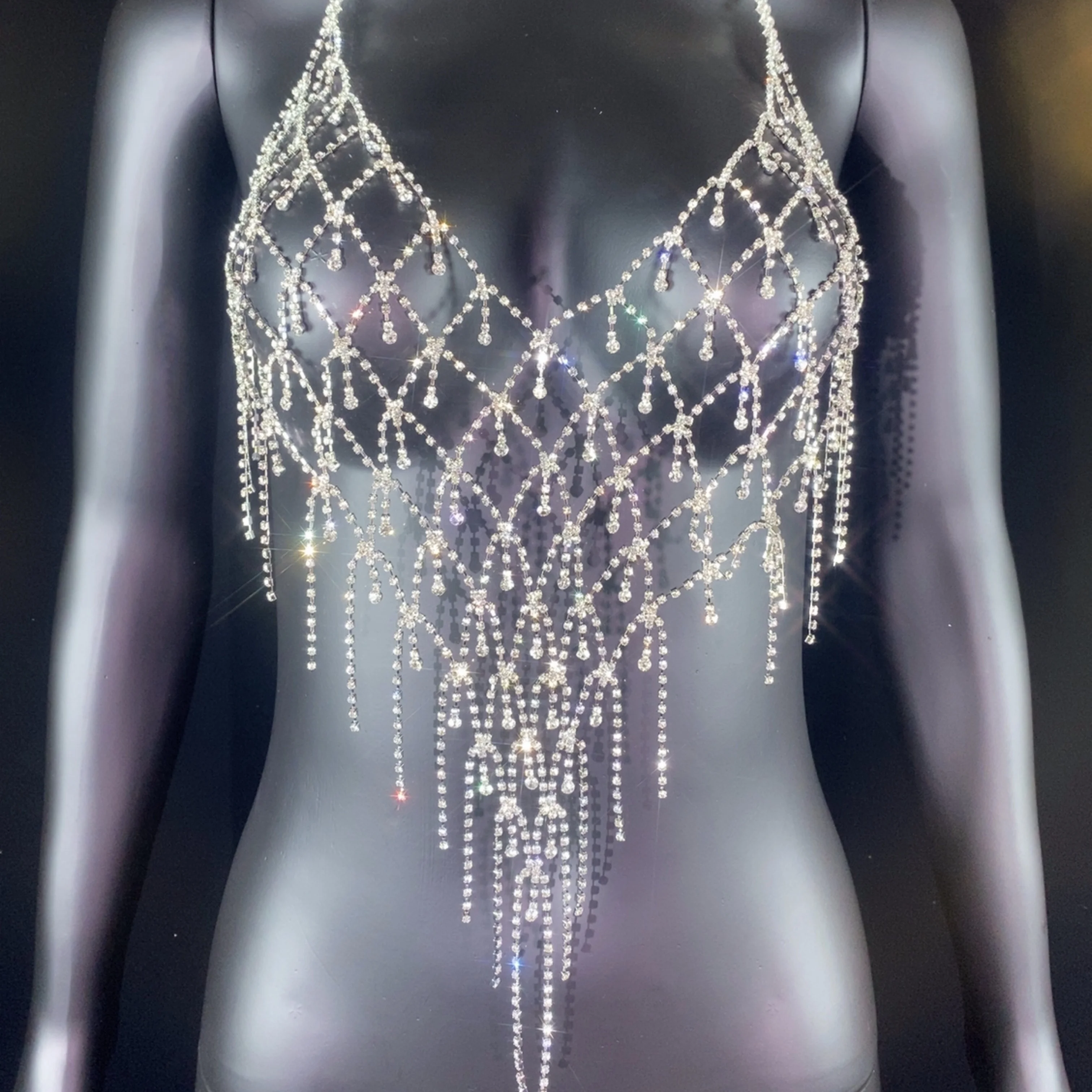 Hot selling exaggerated tassel body chain, nightclub stage party sexy chest chain, European and American body chain