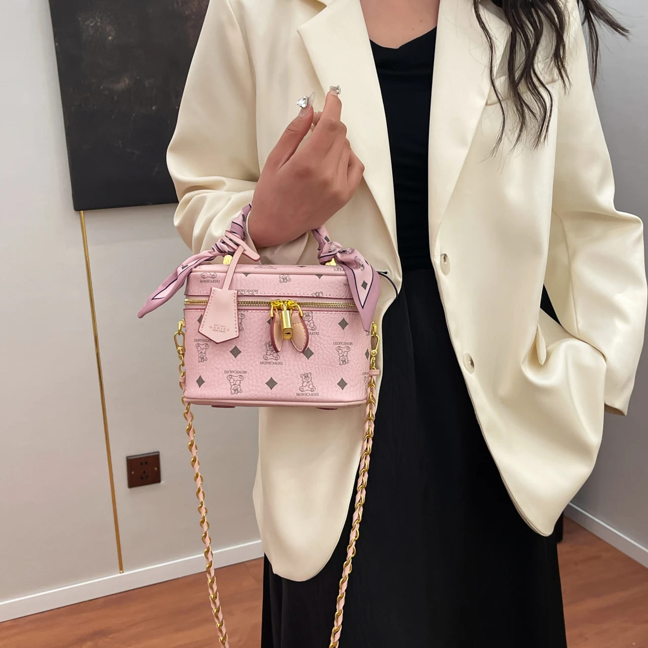 

Durable Leather Women's Shoulder Bag Convertible Crossbody Handbag Elegant Ladies Tote Designer Brand Purse