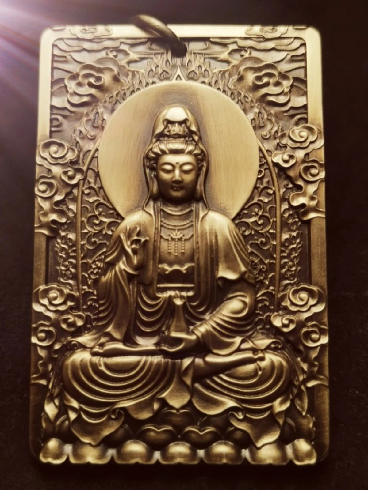 

High-quality Si Pei bronze carving recommends retro solid brass carved Guanyin Bodhisattva brand pendant pendant Guanyin manufac