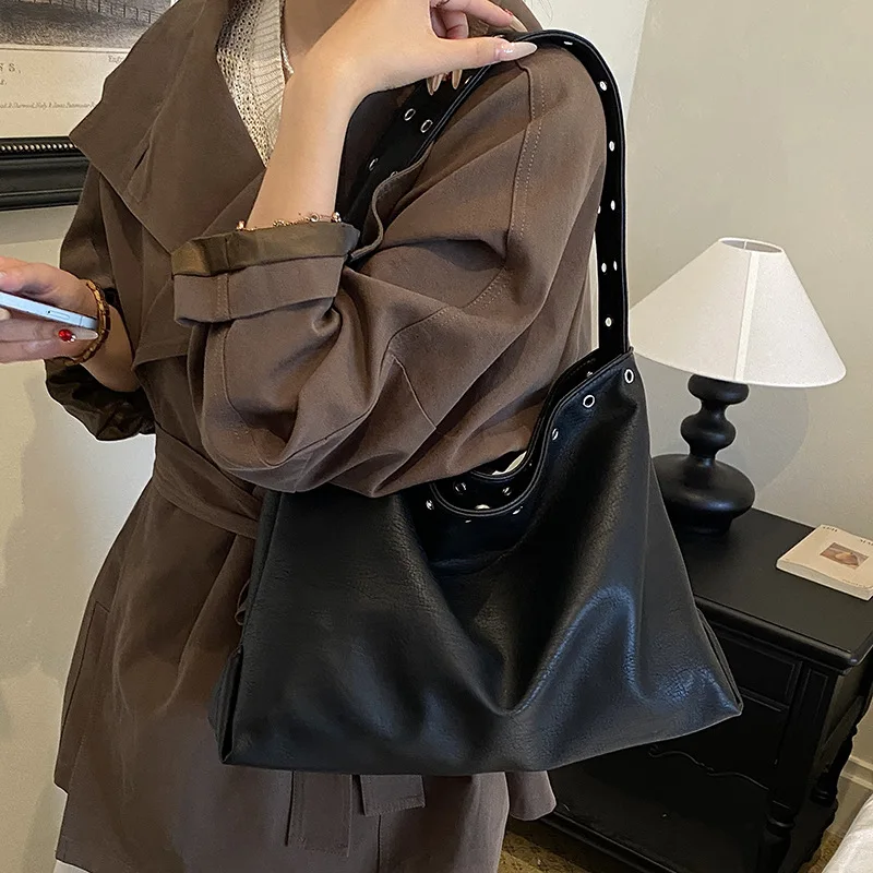 Motor Biker Rivets Women Shoulder Bag Soft PU Leather Handbag Large Capacity Shopper Travelling Ladies Totes Commute Short Trips