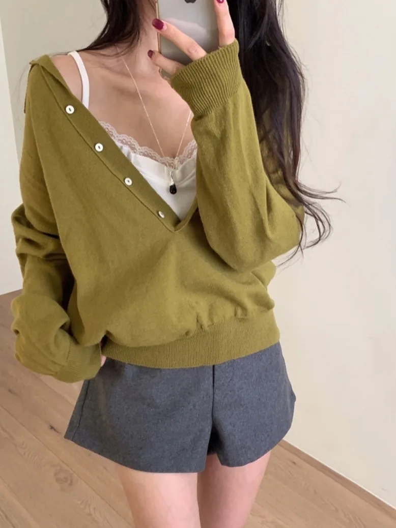 Chic V-Neck  Knitwear Women's Loose Fit Versatile Korean Style Autumn Winter Fashion Slimming Top Quality Craftsmanship