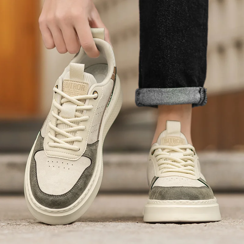 Męskie białe sneakersy na jesień 2025 - oddychające buty codzienne, styl dla par, modne i najlepiej sprzedające się