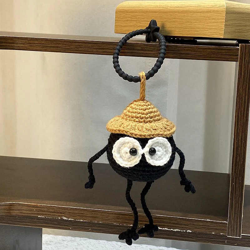 かわいい黒いブリケット人形かぎ針編みキーホルダー、クリエイティブな石炭ボールスプライト編みキーホルダー、バックパックペンダント、ニットアクセサリー