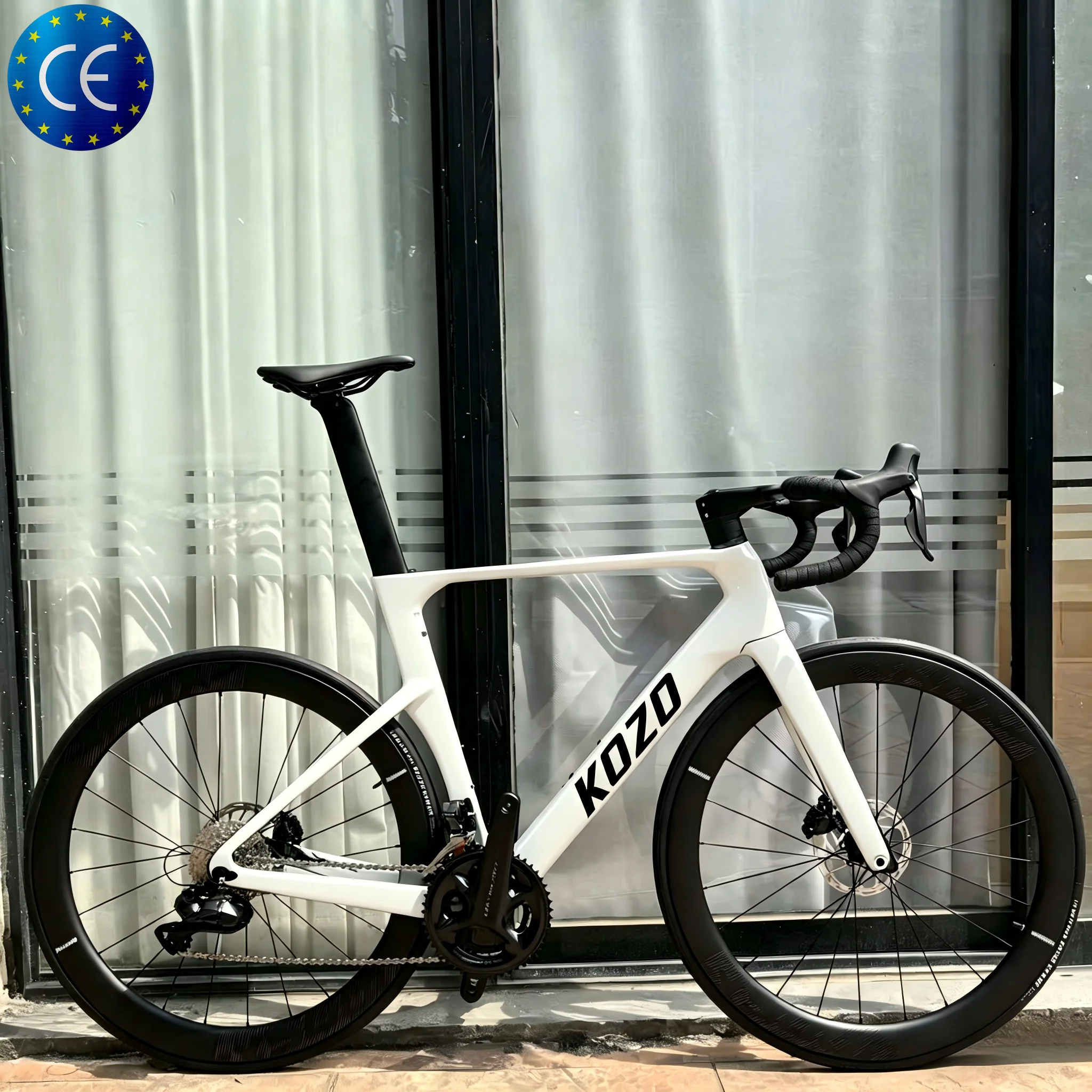 

Carbon Fiber Aero Road Bike 700C SHI Mano 105 24S Hydraulic Disc Brake Lightweight RacingBikeOEM