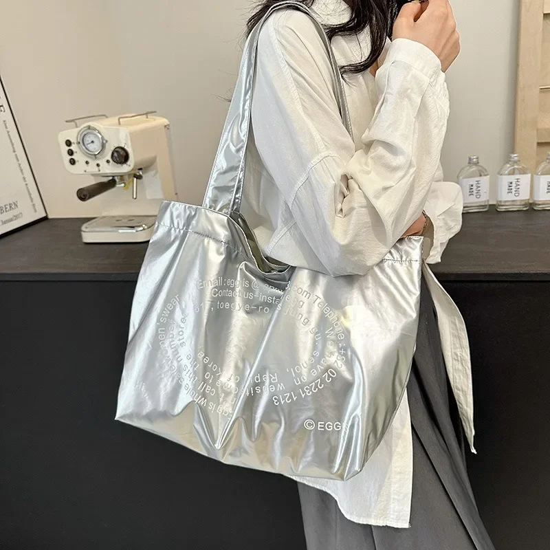 Koreanischen Stil Silber Schulter Tasche Handtasche Minderheit Design Wasserdichte Einkaufstasche Französisch Stil Einfarbig Unterarm Tasche Frauen