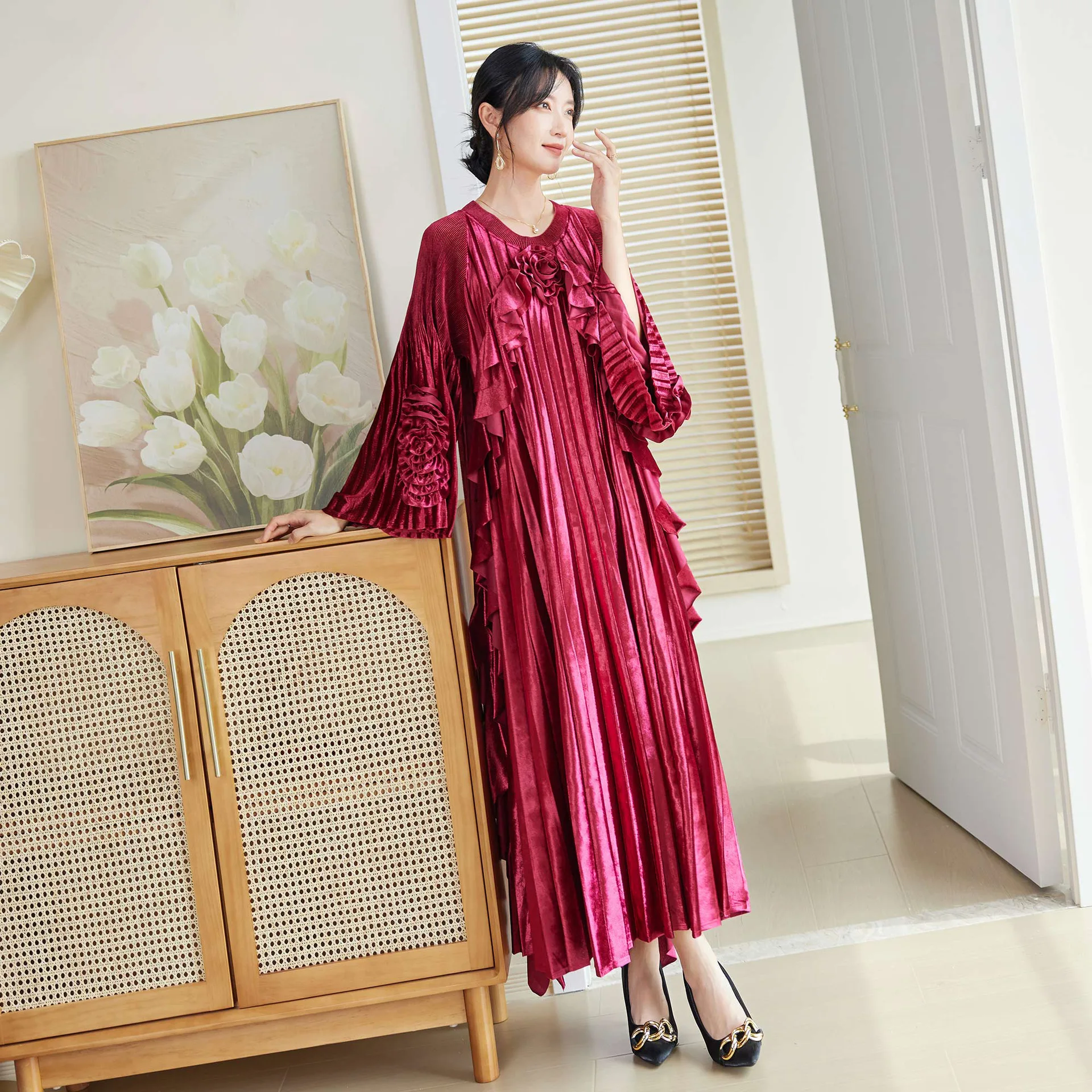 2024 Miyake Velvet Dress Autumn and Winter Long Sleeves New Celebrity High-end Long Maxi Dresses for Women