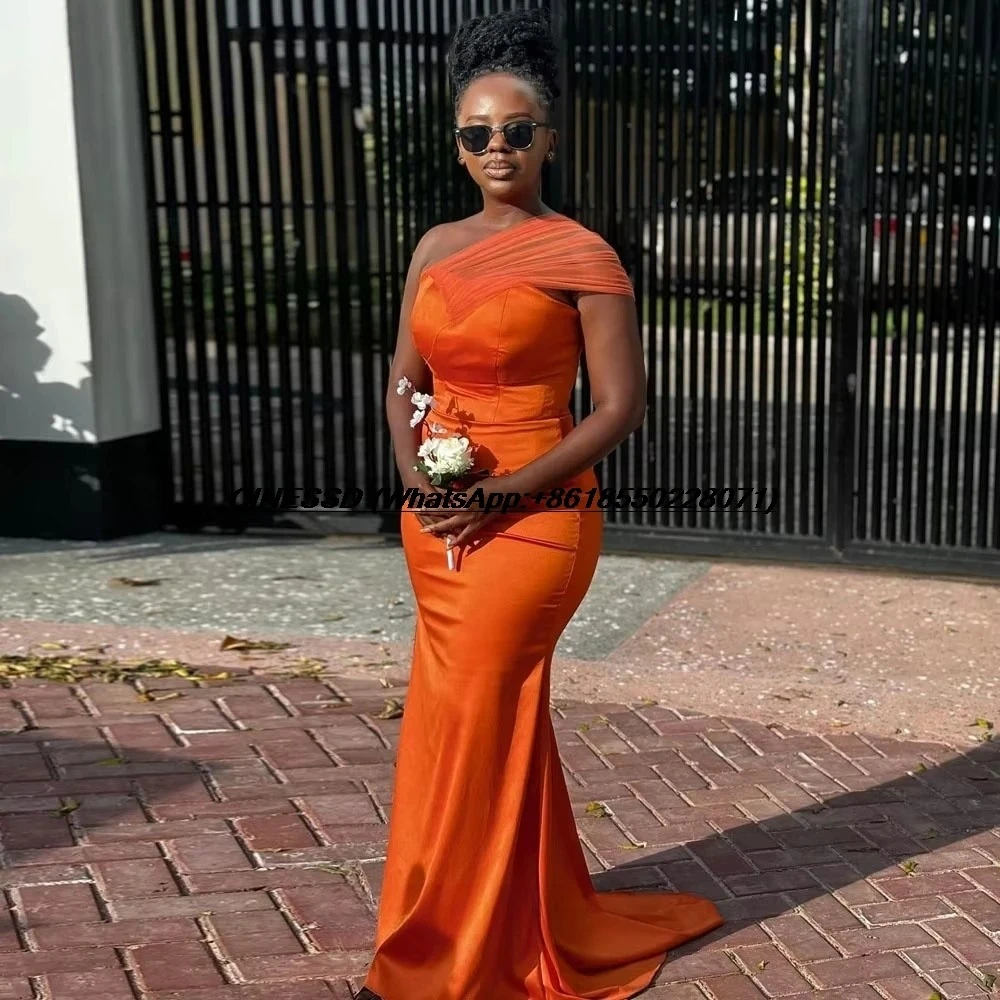 ชุดเดรสออกงานแต่งงานแบบไหล่เดียวสีส้ม ปี 2025 ผ้าซาติน แขนกุด ทรงเมอร์เมด ยาวลากพื้น แบบมีชายกระโปรงยาว สามารถสั่งตัดได้