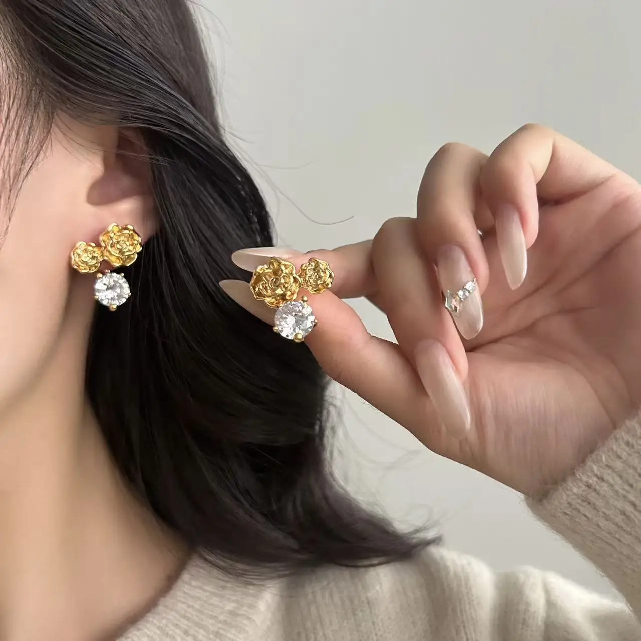 French light luxury three-dimensional rose retro earrings, front and rear two wear niche design studs, fashionable versatile ear