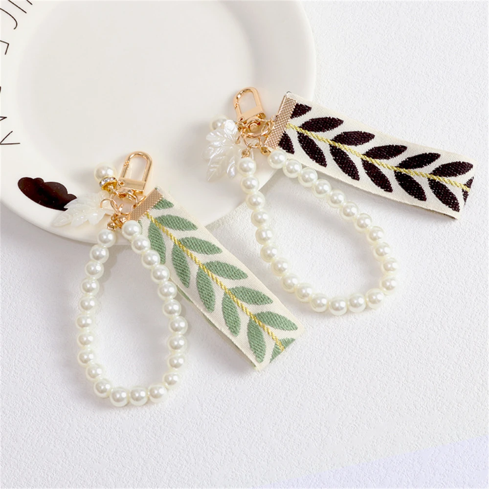 Cute Leaf Pattern Wristlet Strap Keychain Fashion Pearl Pendant With Keyrings For Women Keys Phones Wallets Holder Charms