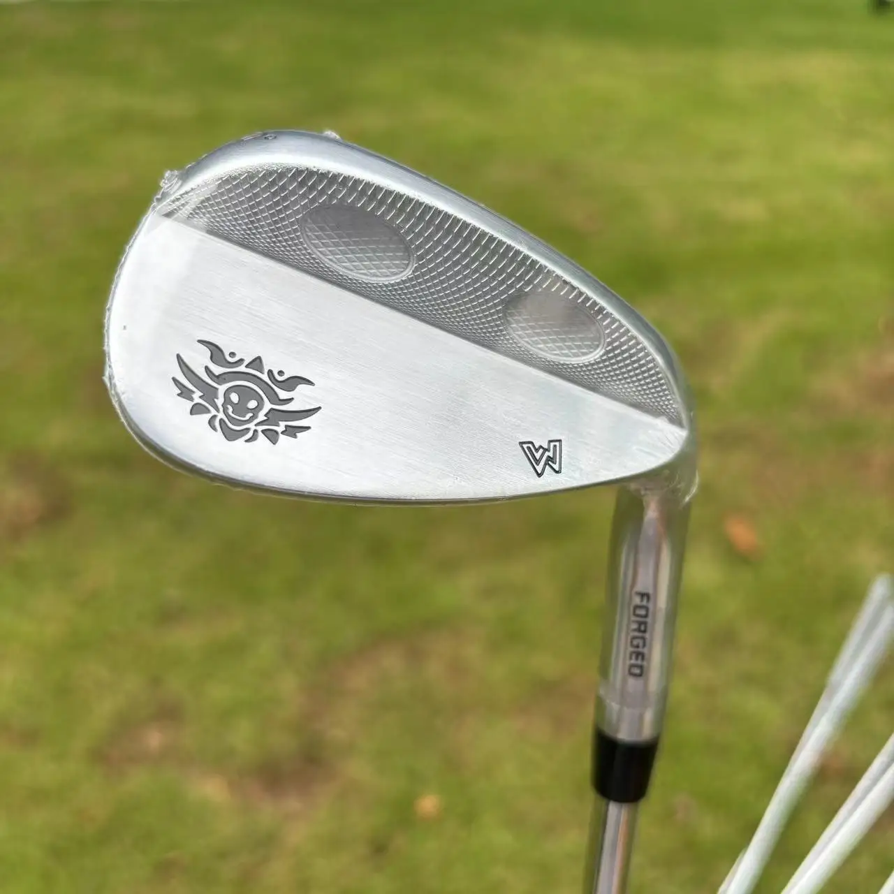 forged-golf-wedge-50-degree-gap-wedge-silver-chrome-cnc-milled-face-steel-shaft-right-handed-golf-club-with-free-headcover