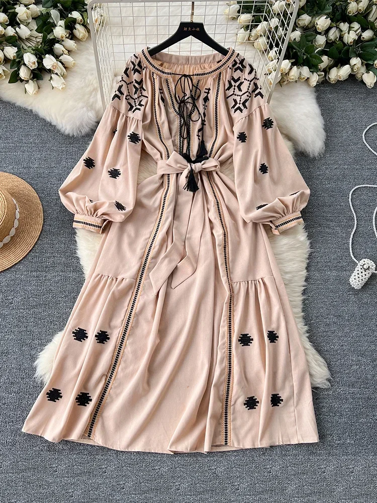 Women Bohemian Vacation Dress Travel Wear Sweet Western-style Embroidery Loose Waist Large Hem Midi Length Dress A57