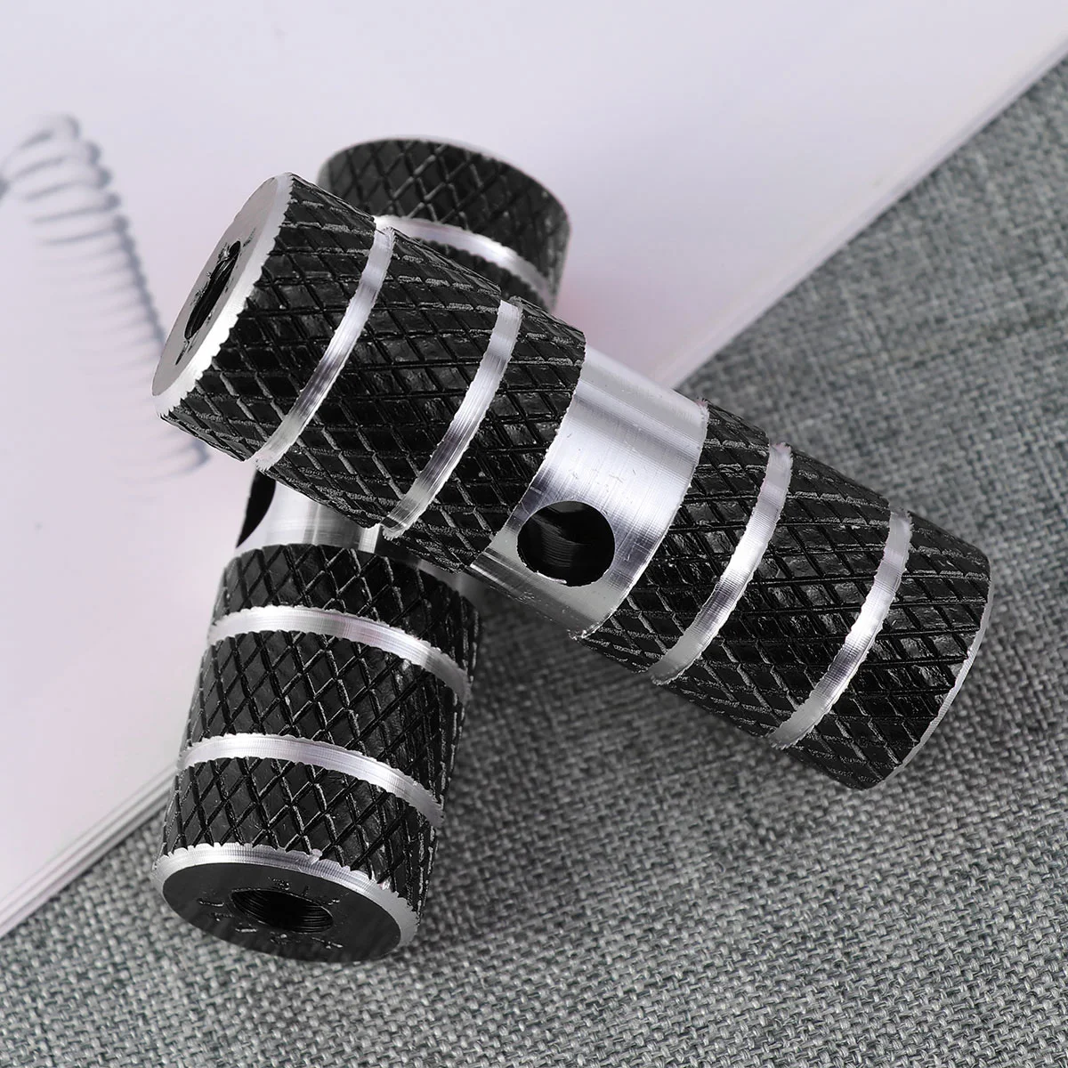 

Aluminum Alloy Bicycle Cylinder Seat Axle Pegs 9.5Mm 10Mm Quick Release Bike Footpeg For Mountain Bike Black