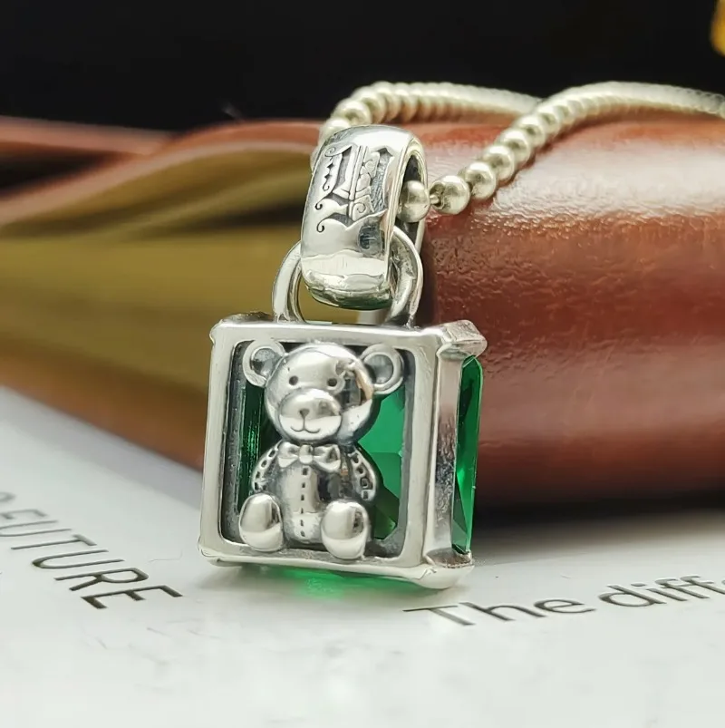 

Boutique S925 Sterling Silver Atmospheric Green Zircon Puppet Bear Pendant Clothing Accessories Gift Pendant Jewelry Necklace