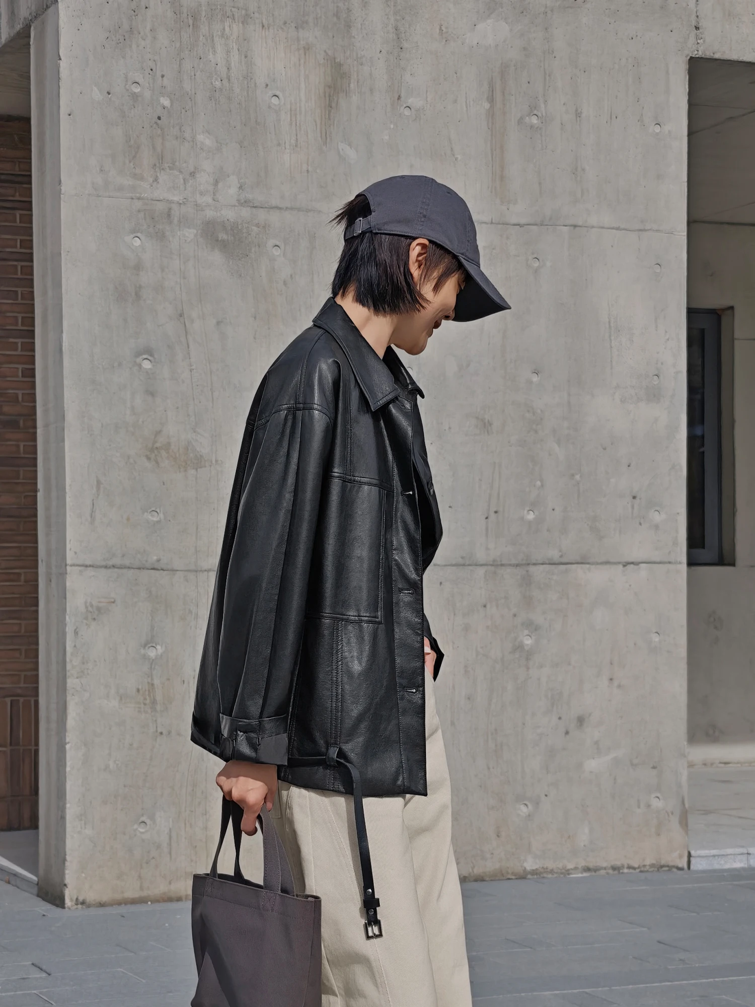 Cappotto antivento Jaet in pelle da donna casual allentato oulder Design Sve Colletto ribaltabile Chiusura con bottoni Colore puro Abbigliamento quotidiano