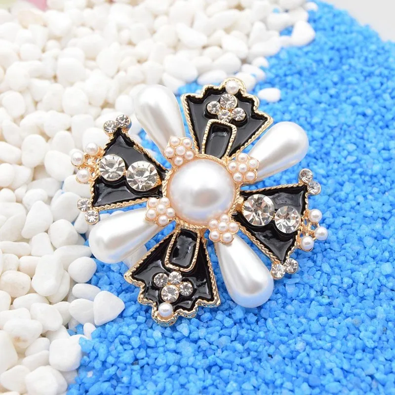 

Rhinestone and Pearl Cross Brooches for Women Fashion Baroque Style Jewelry Winter Coat Accessories